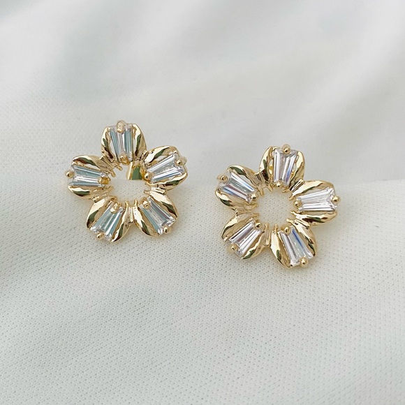 Flower Earring & Necklace Set - Picture 12 of 12